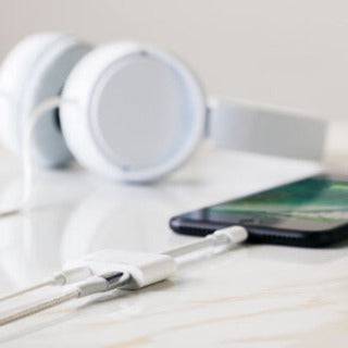 Belkin 3.5 mm Audio + Charge for iPhone and iPad Lightning Adapter - F8J212BTWHT