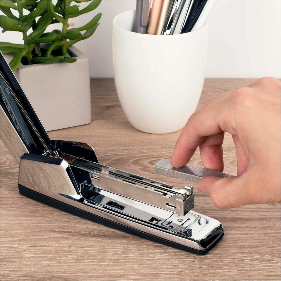 Swingline 747 Polished Chrome Stapler - S7074720