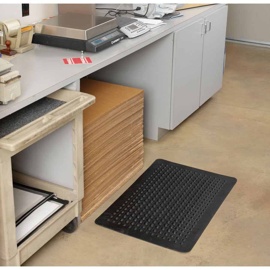 Genuine Joe Flex Step Rubber Anti-Fatigue Mats - 70373