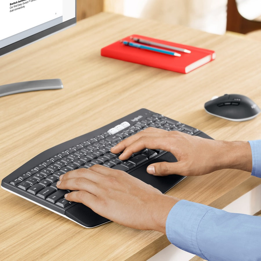 Logitech&reg; MK850 Performance Wireless Keyboard and Mouse Combo (French Layout) - 920-008220