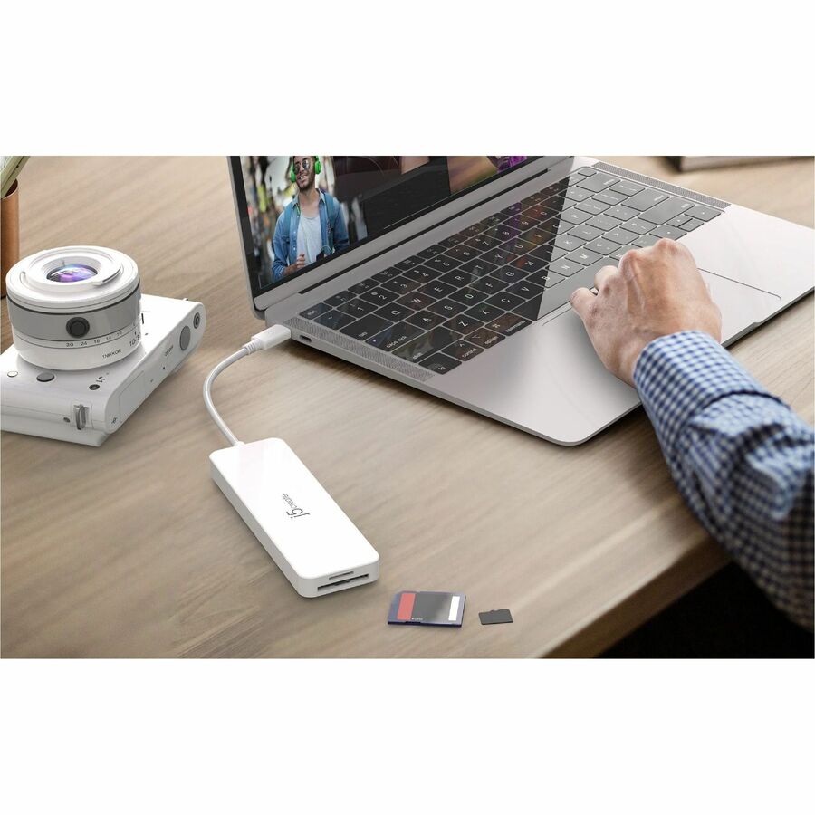 j5create USB-C Multi-Port Hub with Power Delivery - JCD373