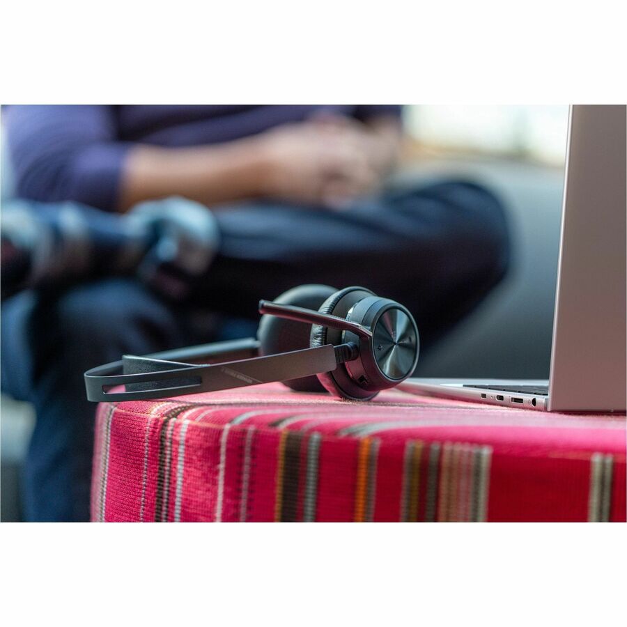 Poly Voyager Focus 2 USB-A With Charge Stand Headset - 77Y86AA
