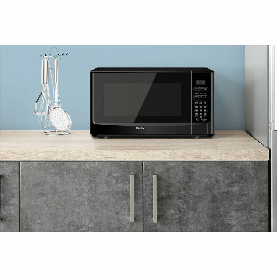 Danby Designer 1.4 cu. ft. Sensor (Cooking) Microwave in Black - DDMW01440BG1
