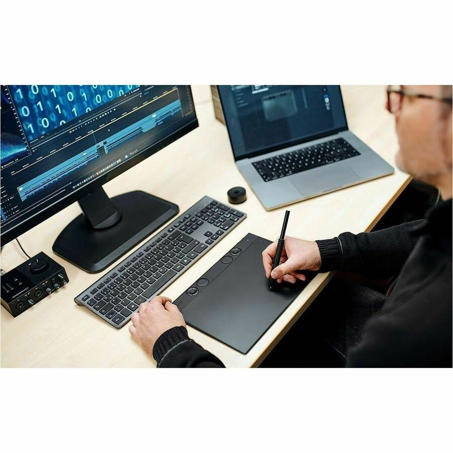 Wacom Graphic Tablet Intuos Pro Medium - PTK670K0A