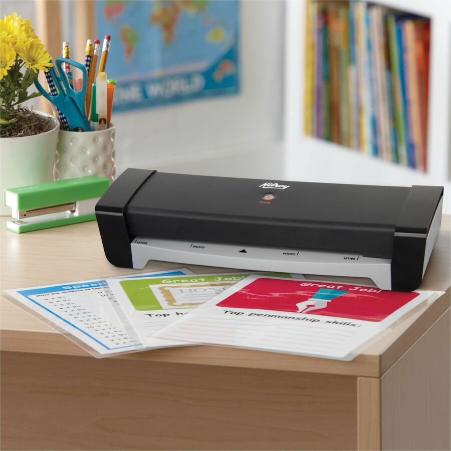 Hilroy 9.5" Thermal Laminator, 5 Lamination pouches included, Black - 78176